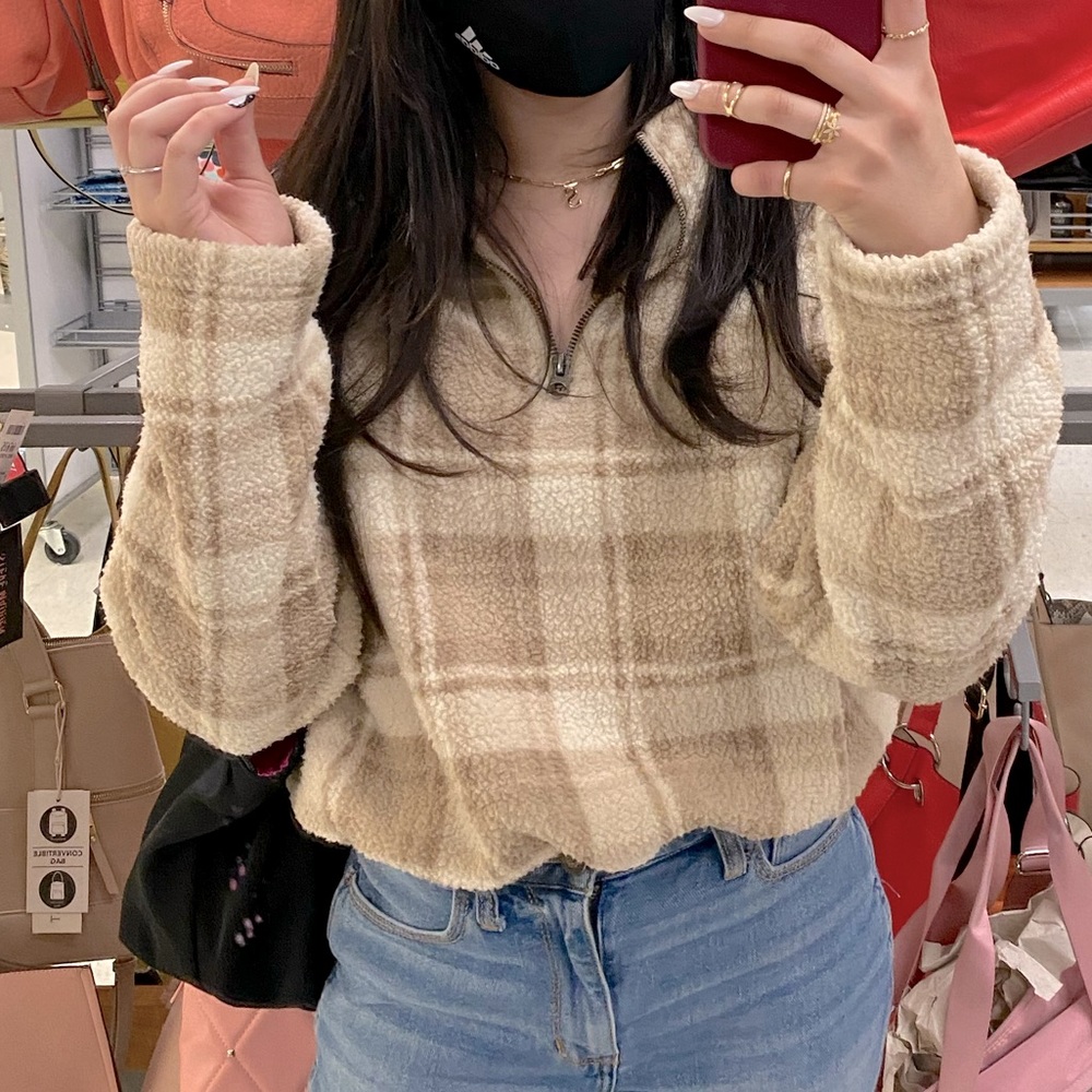 🤎 Nude Plaid Cropped Zip Up Sweater! 🤎